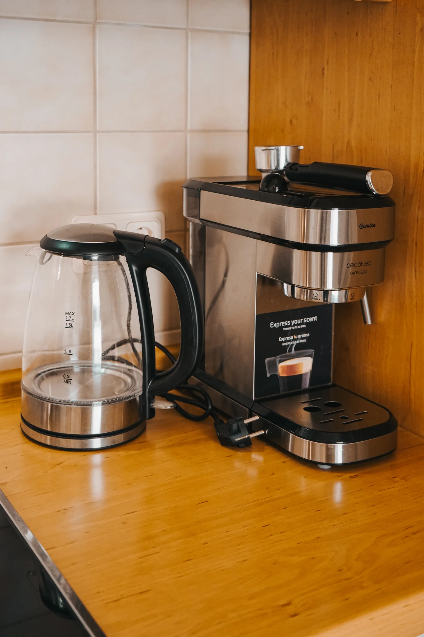 Kaffeemaschine und Wasserkocher