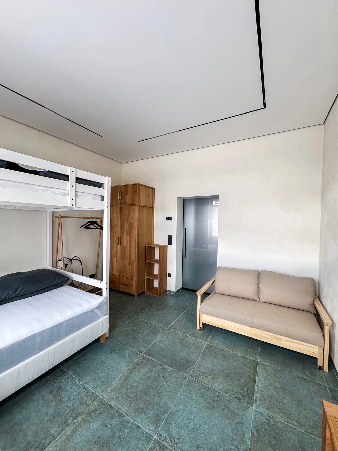 Familienzimmer mit Hochbett und Schlafsofa